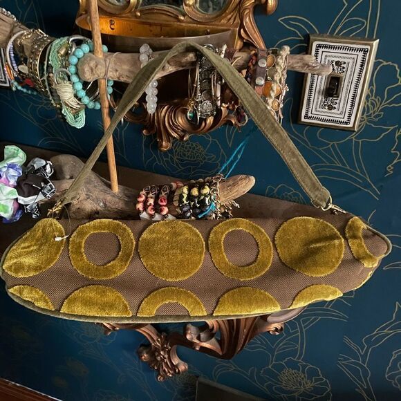 Unique vintage purse!   - Picture 1 of 3